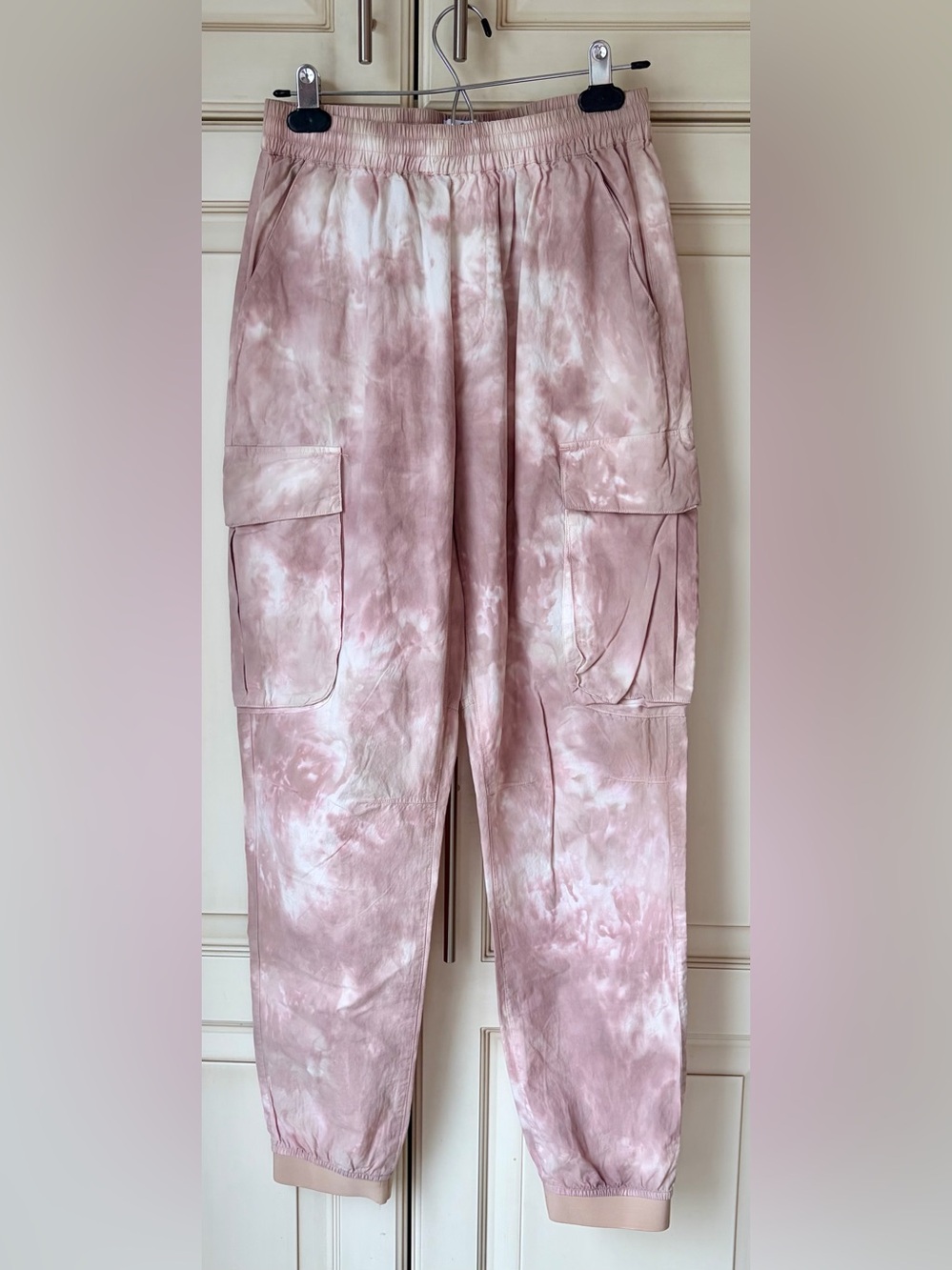 NWOT Kuwallatee Pink Tie-Dye Cargo Joggers - Medium.